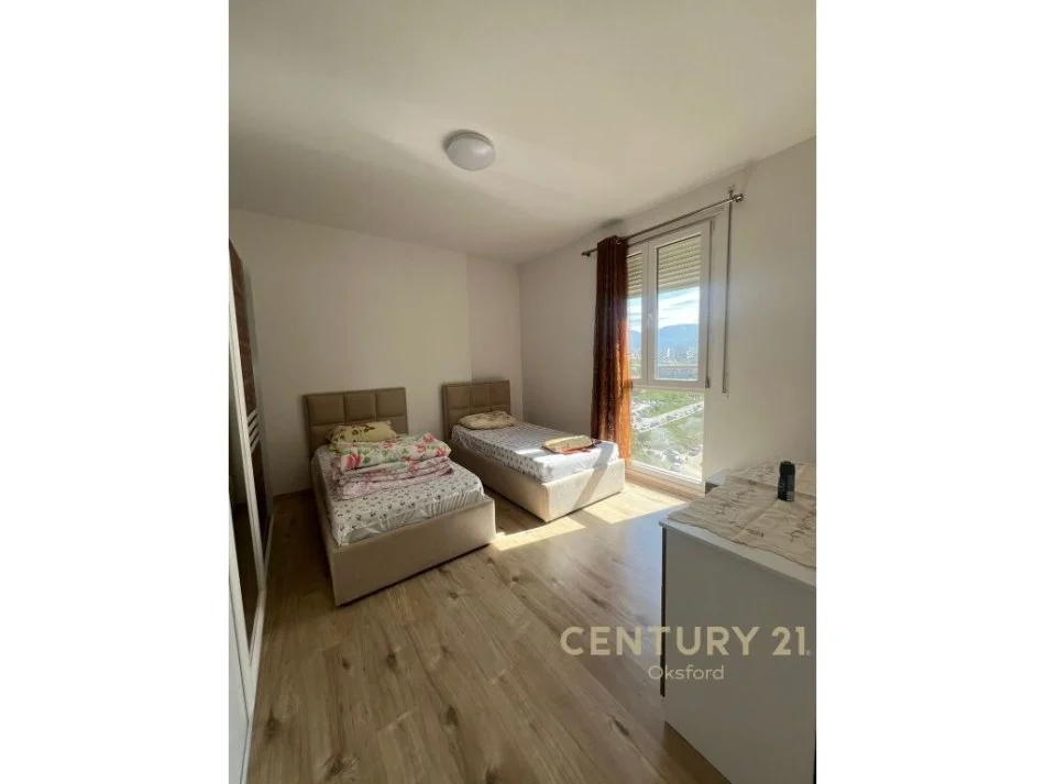 Tirane, jepet me qera apartament 2+1 Kati 8, 74 m² 600 € (fusha e aviacionit)
