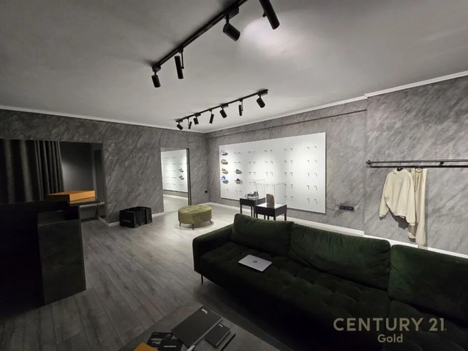 Tirane, shitet dyqan Kati 0, 57 m² 140.000 € (pazari i ri)