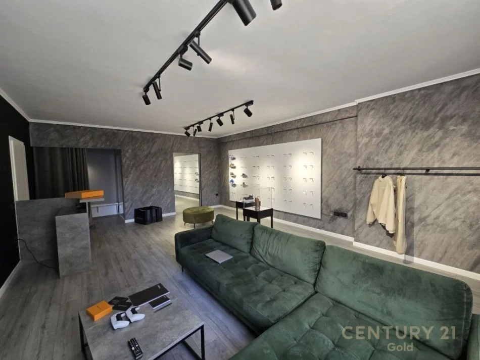 Tirane, shitet dyqan Kati 0, 57 m² 140.000 € (pazari i ri)