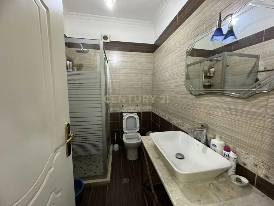 Tirane, shitet apartament 2+1 Kati 7, 97 m² 127.000 € (astir)