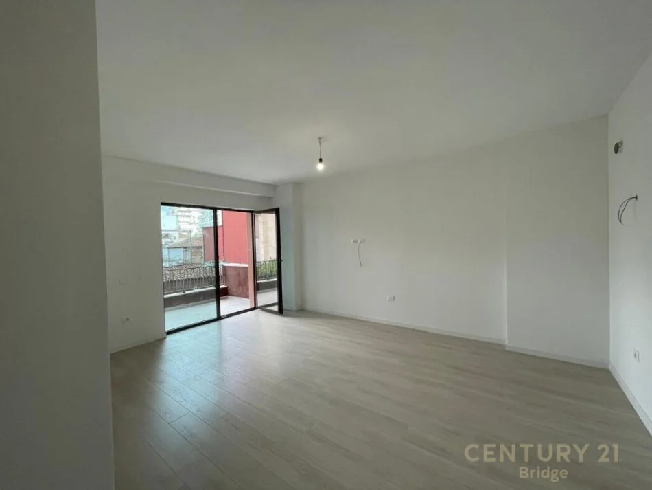 Tirane, jepet me qera apartament 2+1 Kati 6, 60 m² 700 € (petro nin)