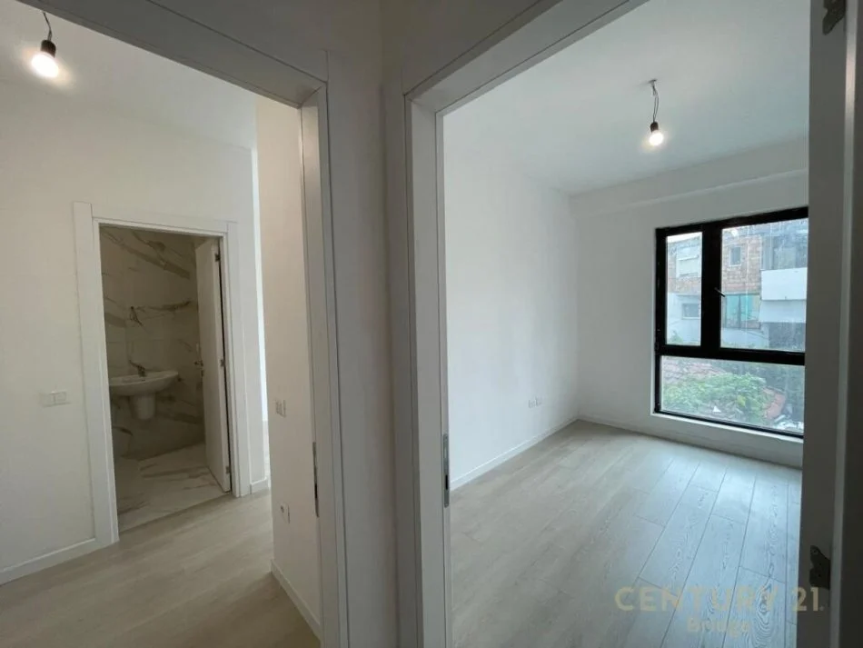 Tirane, jepet me qera apartament 2+1 Kati 6, 60 m² 700 € (petro nin)