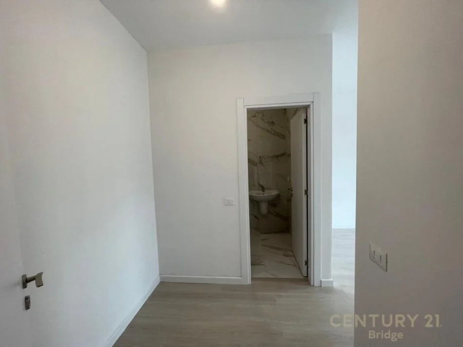 Tirane, jepet me qera apartament 2+1 Kati 6, 60 m² 700 € (petro nin)