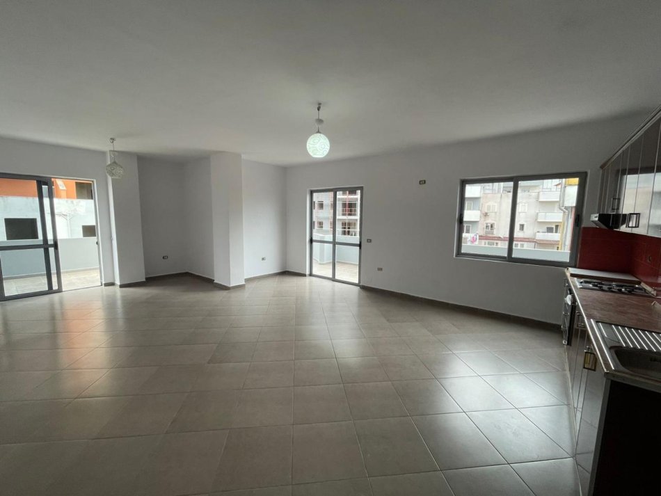 Tirane, shitet apartament 1+1 Kati 7, 123 m² 120.000 € (Pallatet e Verdha)