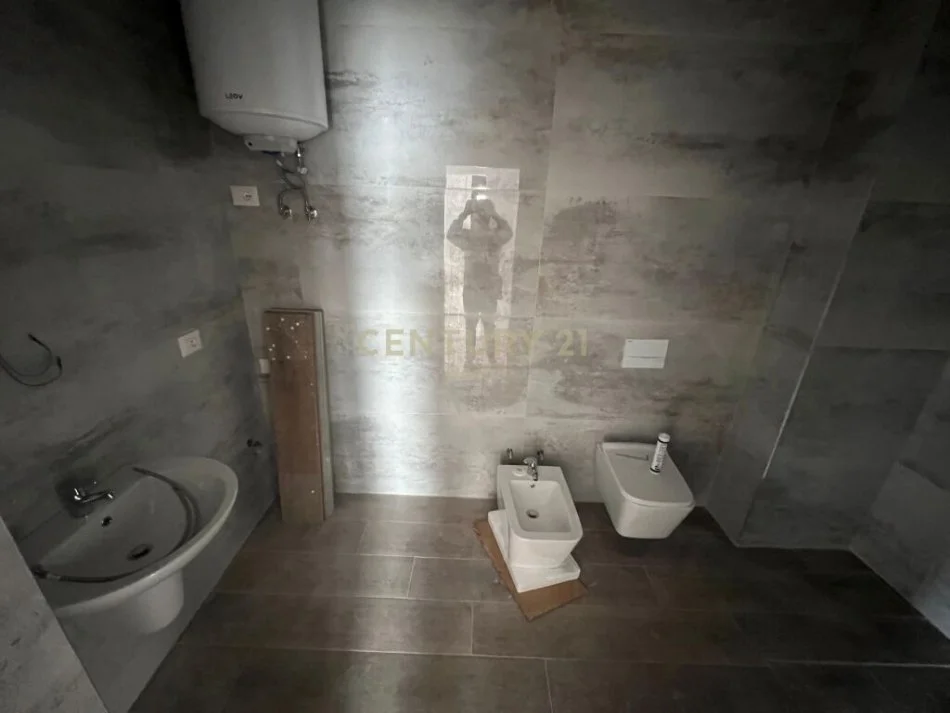 Tirane, shitet apartament 2+1 Kati 6, 190 m² 339.000 € (kodra e diellit)