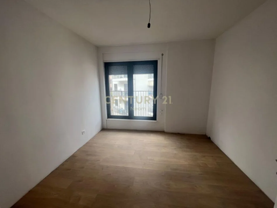 Tirane, shitet apartament 3+1 Kati 6, 190 m² 339.000 € (kodra e diellit)