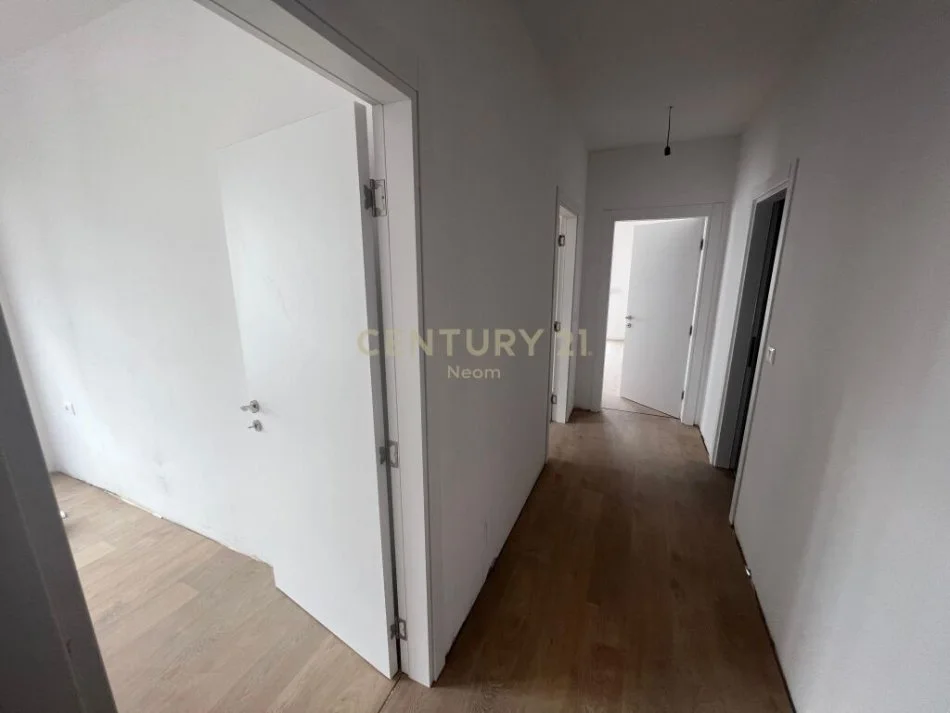 Tirane, shitet apartament 3+1 Kati 6, 190 m² 339.000 € (kodra e diellit)