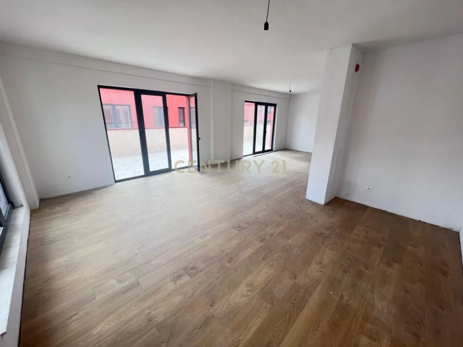 Tirane, shitet apartament 3+1 Kati 6, 190 m² 339.000 € (kodra e diellit)