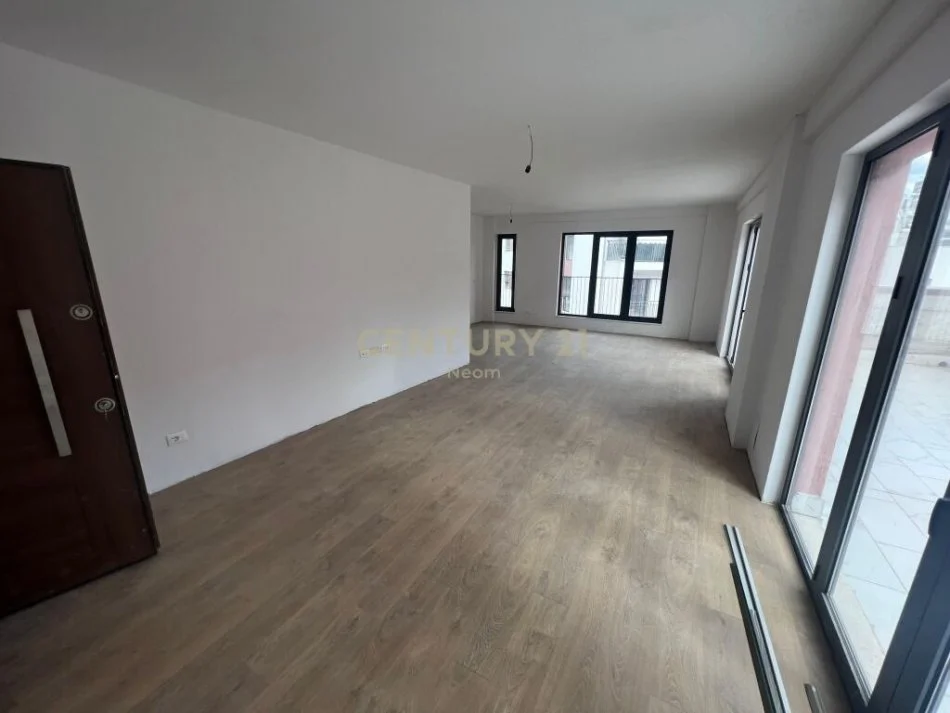 Tirane, shitet apartament 2+1 Kati 6, 190 m² 339.000 € (kodra e diellit)