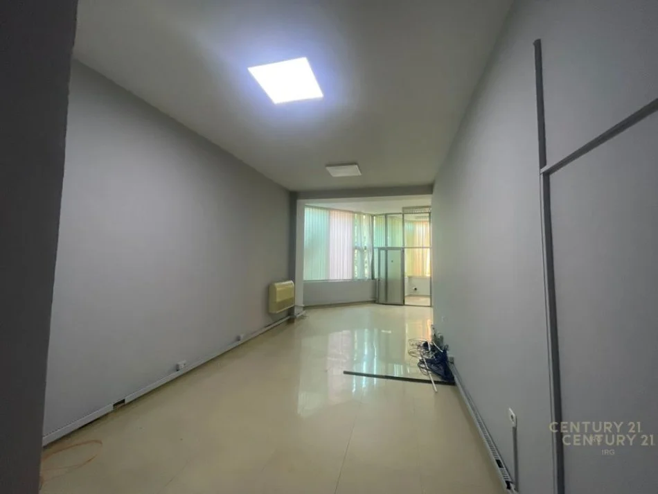 Tirane, jepet me qera ambjent biznesi Kati 1, 120 m² 1.300 € (komuna)