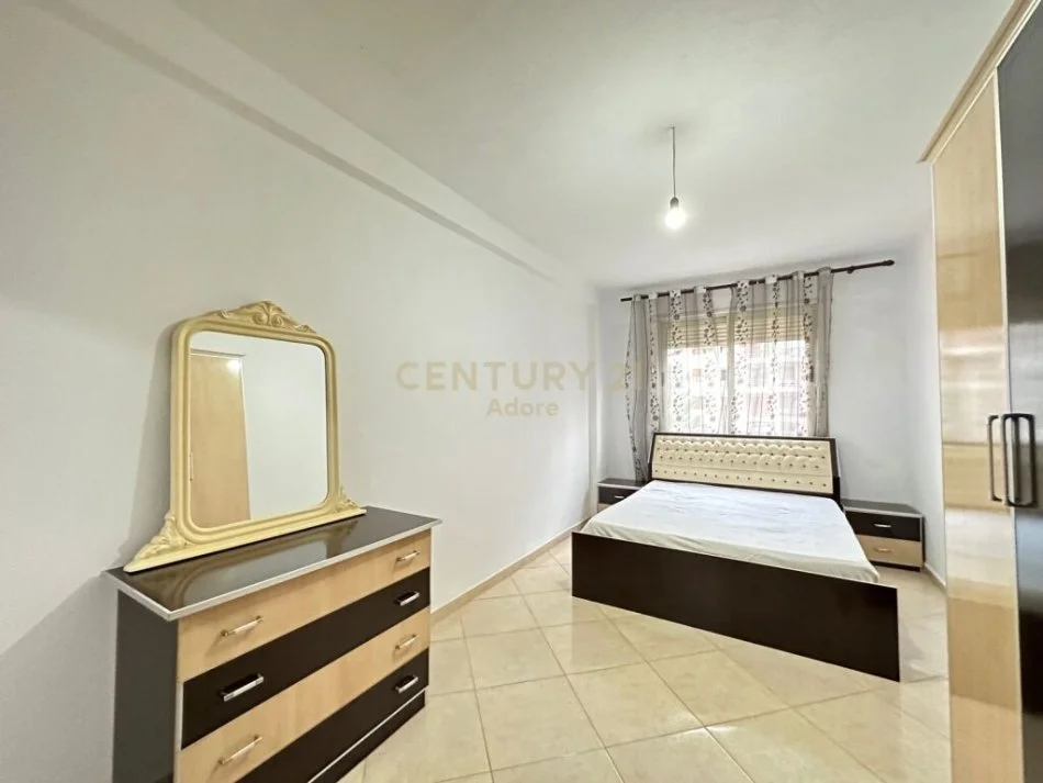 Tirane, jepet me qera apartament 3+1 Kati 2, 450 € (Besim Alla)