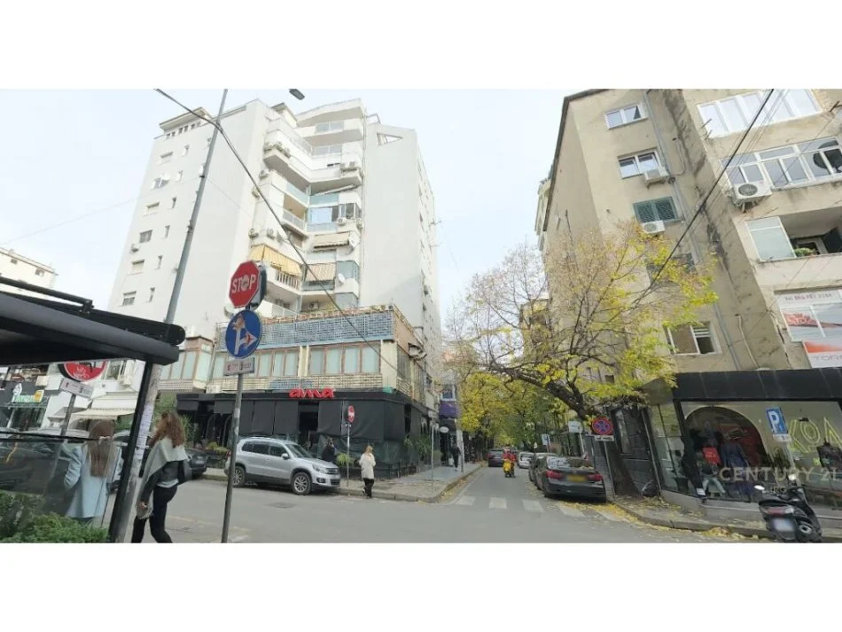 Tirane, shitet apartament 3+1+Ballkon Kati 3, 133 m² (ISH BLLOKU)