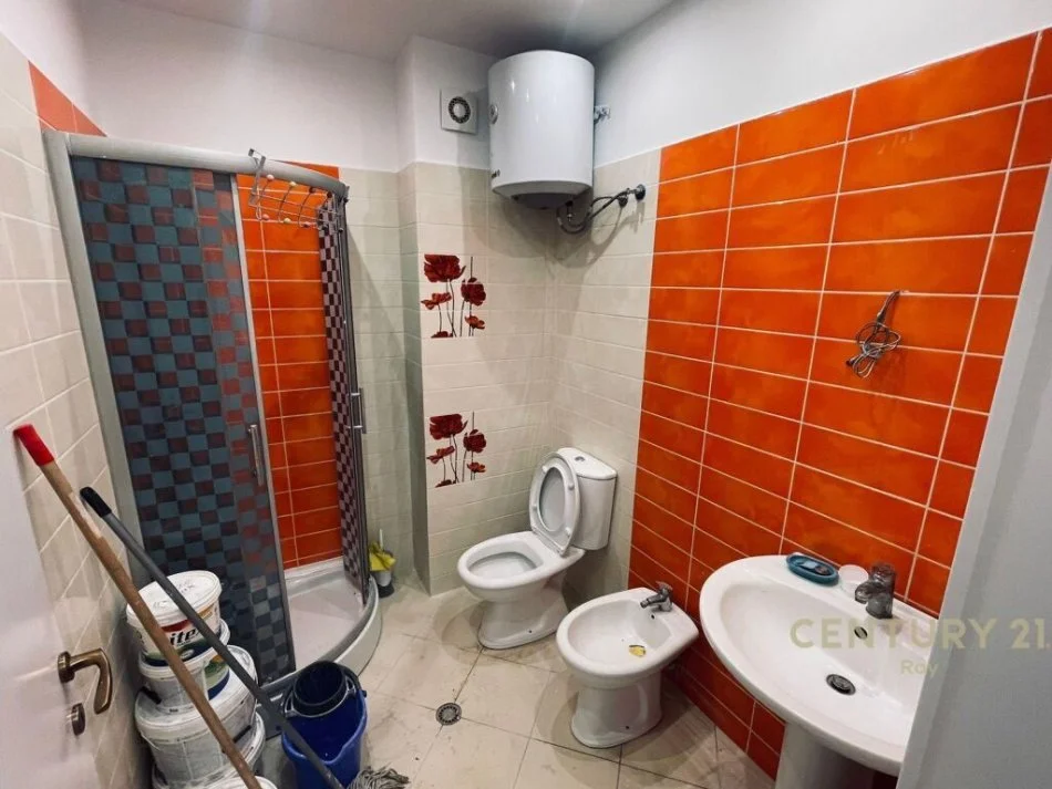Durres, jepet me qera apartament 1+1+Ballkon Kati 5, 70 m² 450 € 