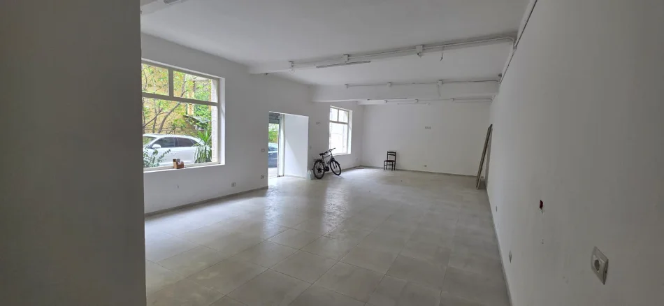 Tirane, jepet me qera dyqan Kati 0, 100 m² 1.500 € (Tregu Elektrik)