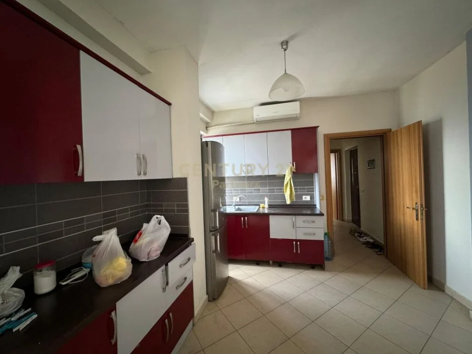 Tirane, shitet apartament 1+1 Kati 5, 84 m² 104.000 € (kodra e diellit)