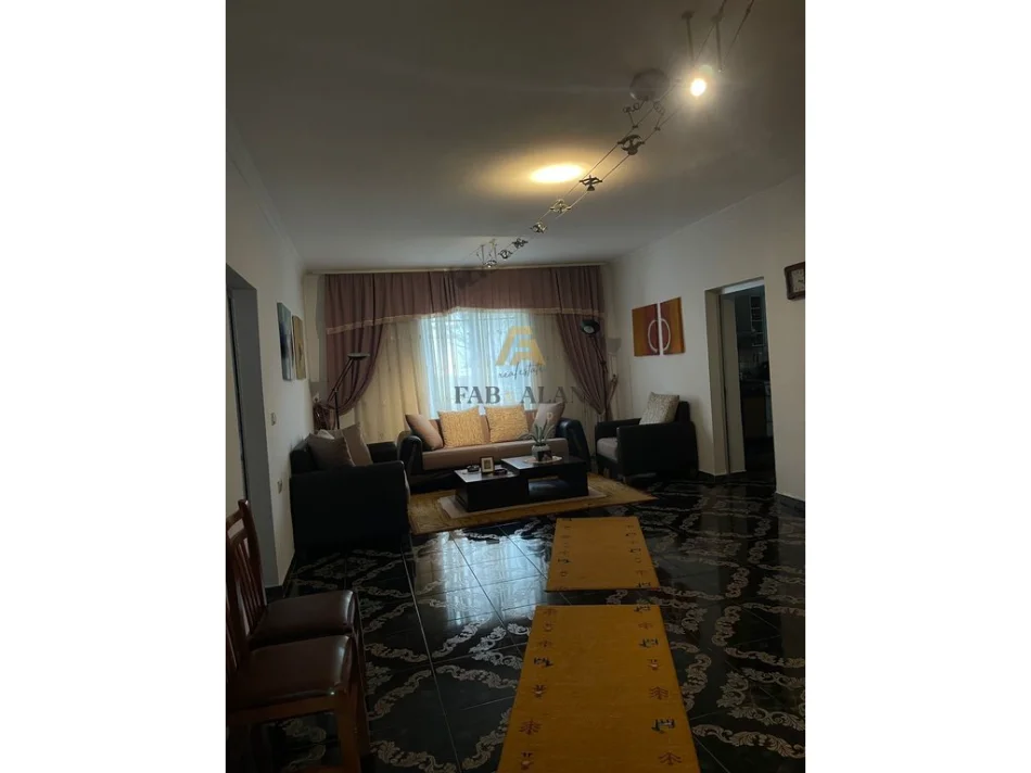 Tirane, shitet Vile 3 Katshe Kati 2, 200 m² 1.450.000 € 