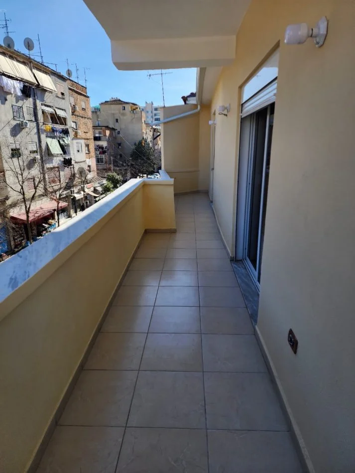 Durres, `Qira Apartament 2+1 Kati 1, 110 m² (QENDER, MARKATA)