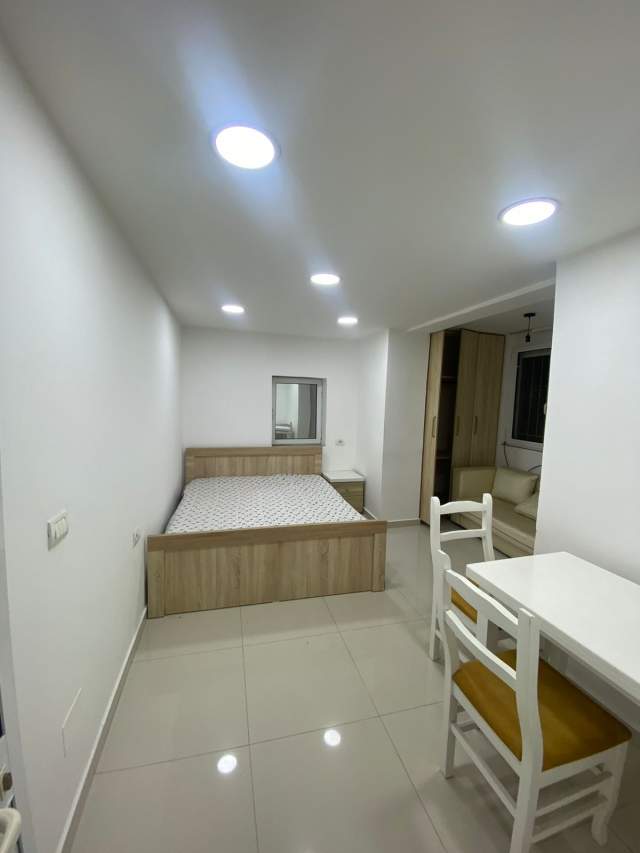 Tirane, jepet me qera garsonier 1+1 Kati 1, 60 m² 220 Euro (5 Maji)