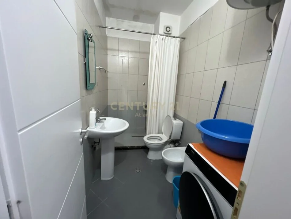 Durres, jepet me qera apartament 1+1+Ballkon Kati 2, 80 m² 250 € 
