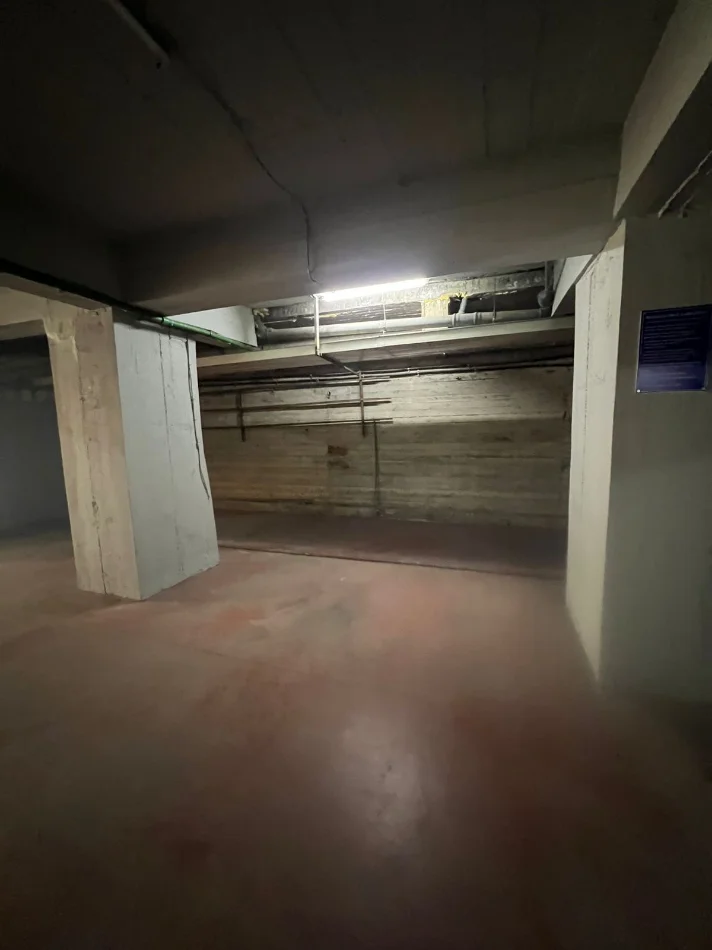 Tirane, shitet garazh | post parkimi Kati -1, 313 m² (Prane rrethit te Astirit)
