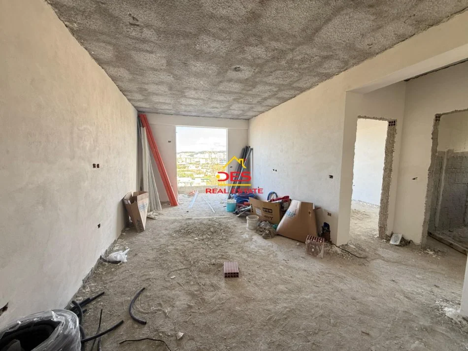 Vlore, shitet apartament 2+1+Ballkon Kati 4, 108 m² (Rruga Sazani)