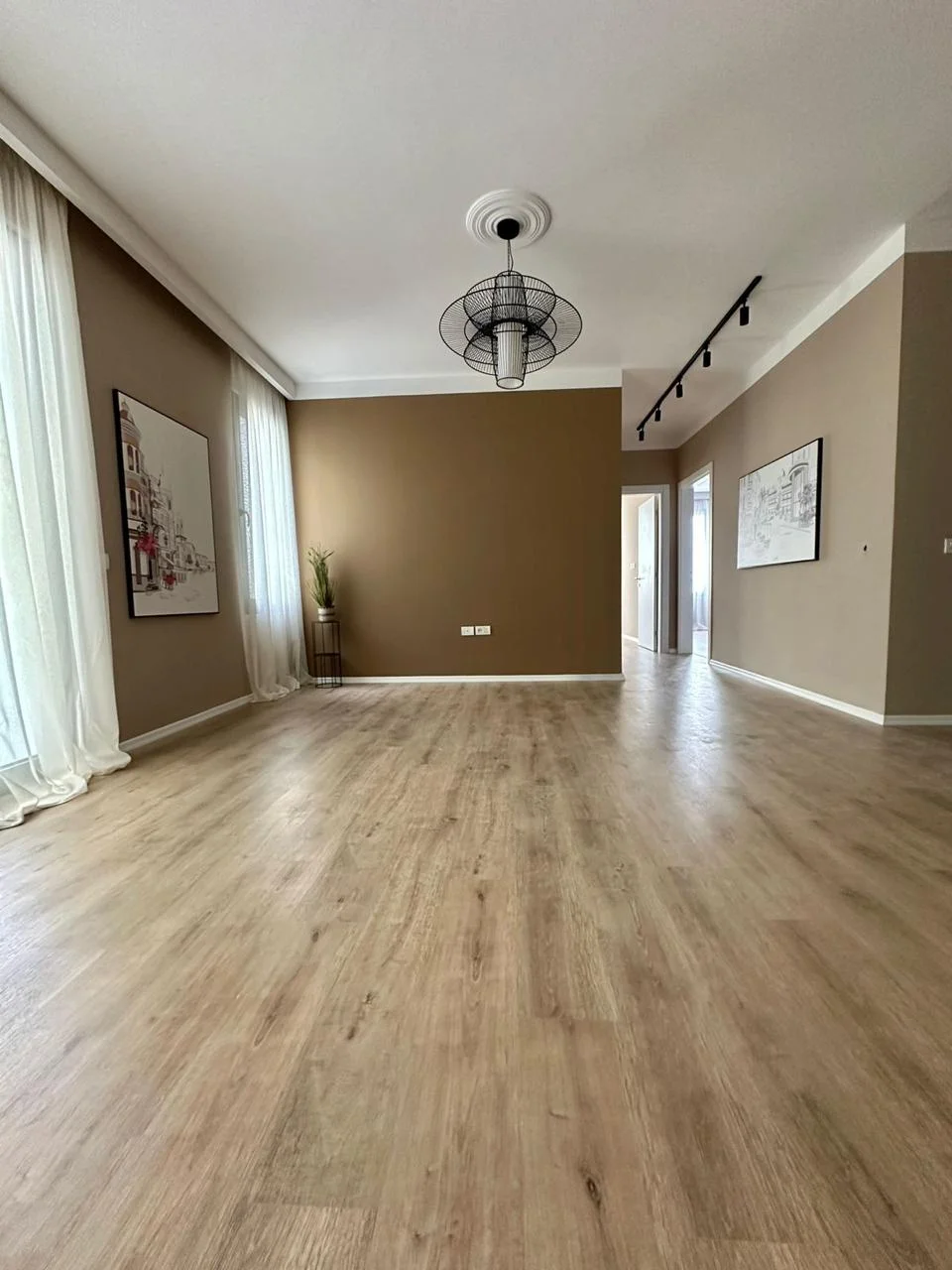 Shitet Apartament 2+1, 21 Dhjetori