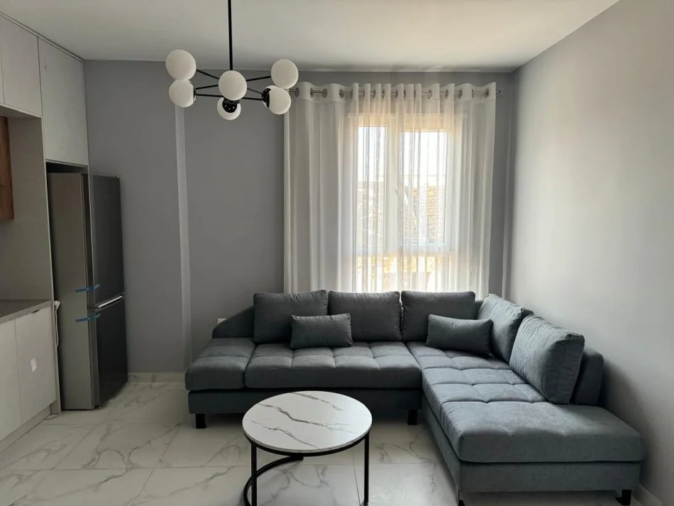 Tirane, jepet me qera apartament 2+1 Kati 9, 80 m² 750 € (Trio tower)