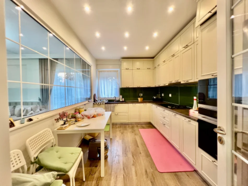 Tirane, jepet me qera apartament 2+1 Kati 4, 125 m² 1.200 € (Kompleksi FZ)