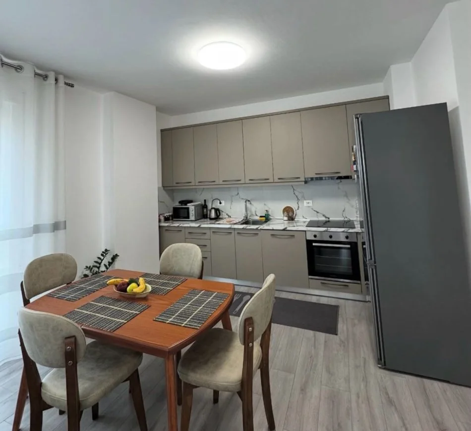 Tirane, jepet me qera apartament 2+1+Ballkon , 103 m² 730 € (Don Bosko)