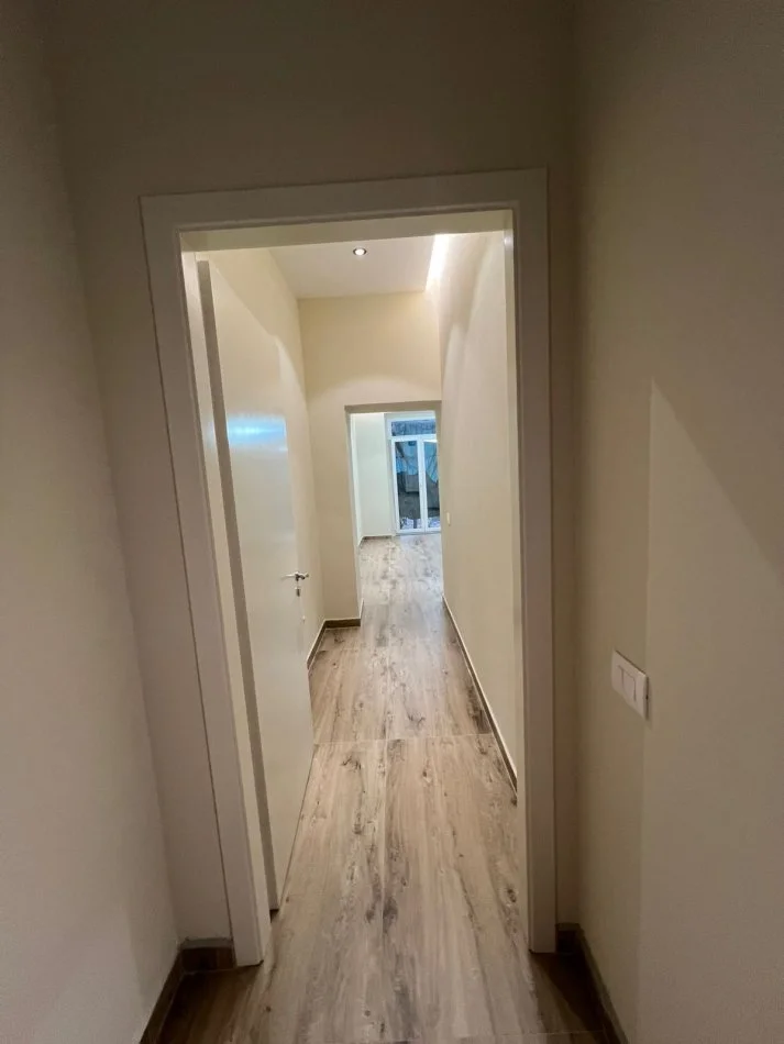 Tirane, jepet me qera apartament 1+1 Kati 1, 650 € 