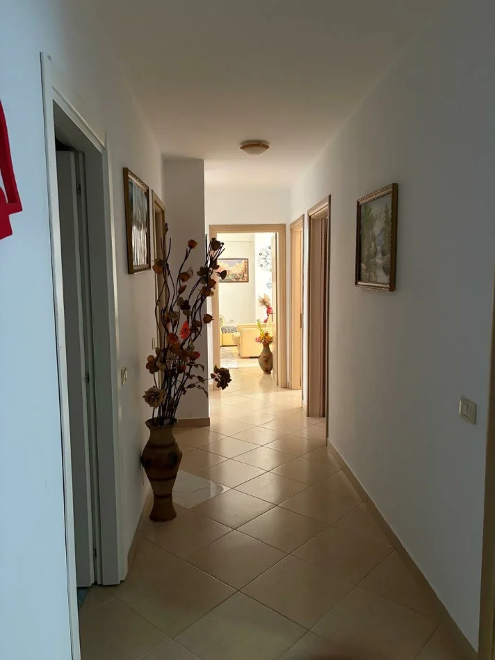 Tirane, jepet me qera apartament 3+1 Kati 2, 118 m² 600 € (Jordan Misja prane Lavazh 007)