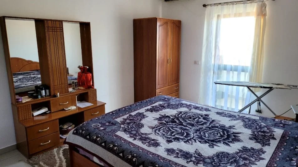 Tirane, jepet me qera apartament 1+1+Ballkon Kati 1, 55 m² 280 € (Sauk i Vjeter)