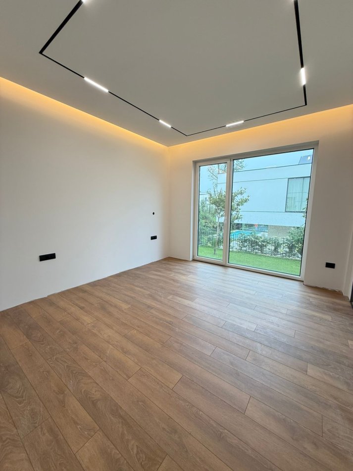 Tirane, jepet me qera Vile 4+1 Kati 1, 800 m² 4.000 € (liqeni i thate)
