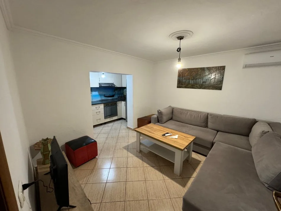 Tirane, jepet me qera shtepi 2+1 Kati 0, 150 m² 400 € (Gani domi)