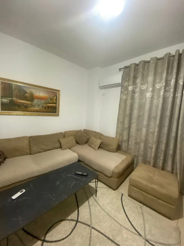 Tirane, jepet me qera apartament 1+1 Kati 1, 75 m² 500 € (5 Maj)