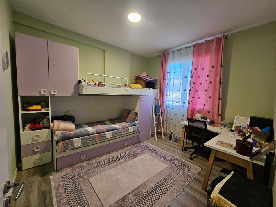 Tirane, jepet me qera apartament 2+1+Ballkon Kati 9, 102 m² 750 € 