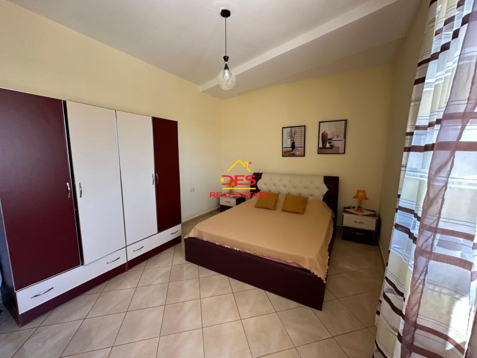 Vlore, jepet me qera apartament 1+1+Ballkon Kati 2, 70 m² 300 € (Rruga Dhimitër Konomi)
