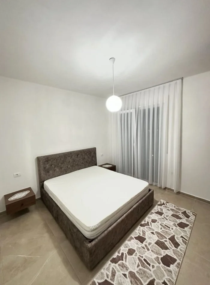 Tirane, jepet me qera 1+1 Kati 9, 2 m² 450 €  069 60 41 694