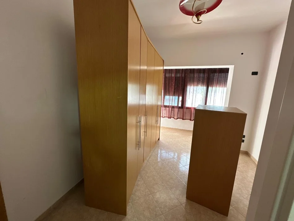 Tirane, jepet me qera apartament 1+1 Kati 4, 55 m² 400 € (Tek 21 dhjetori)