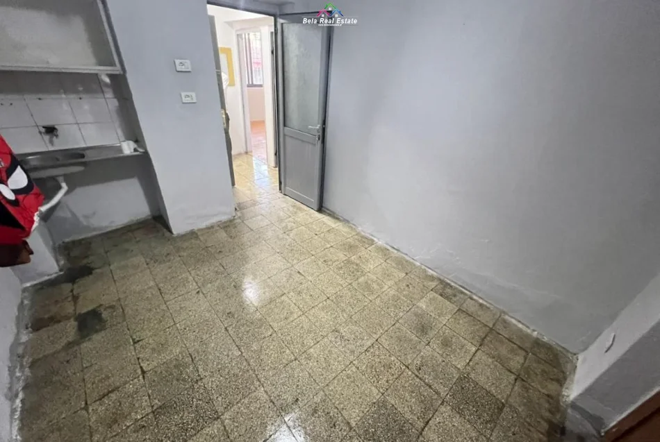 Tirane, jepet me qera apartament 2+1 Kati 1, 60 m² 520 € (siri kodra)