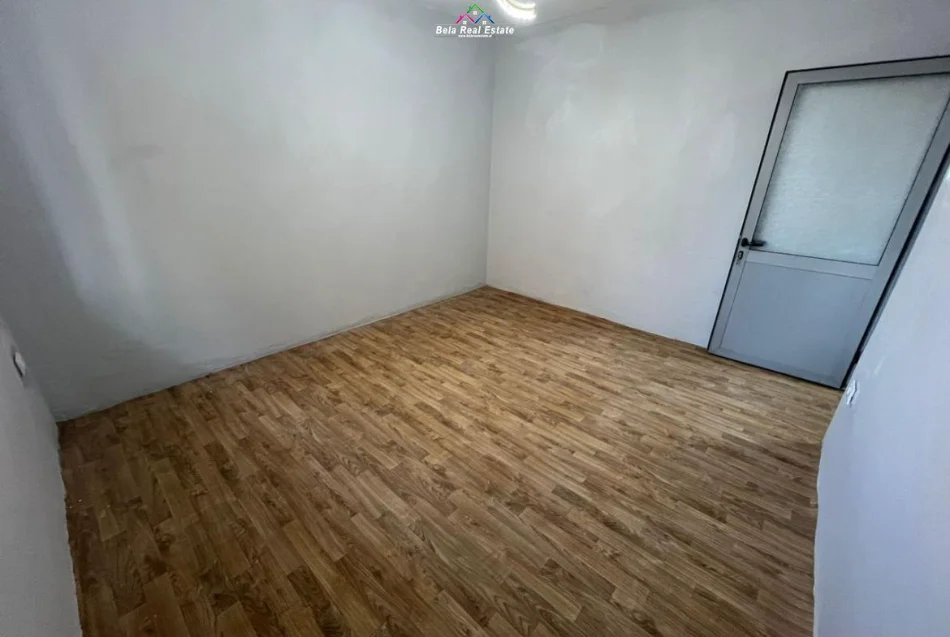 Tirane, jepet me qera apartament 2+1 Kati 1, 60 m² 520 € (siri kodra)