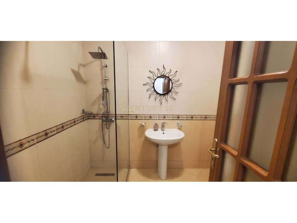 Tirane, shes apartament 2+1 Kati 8, 78 m² (Qender)