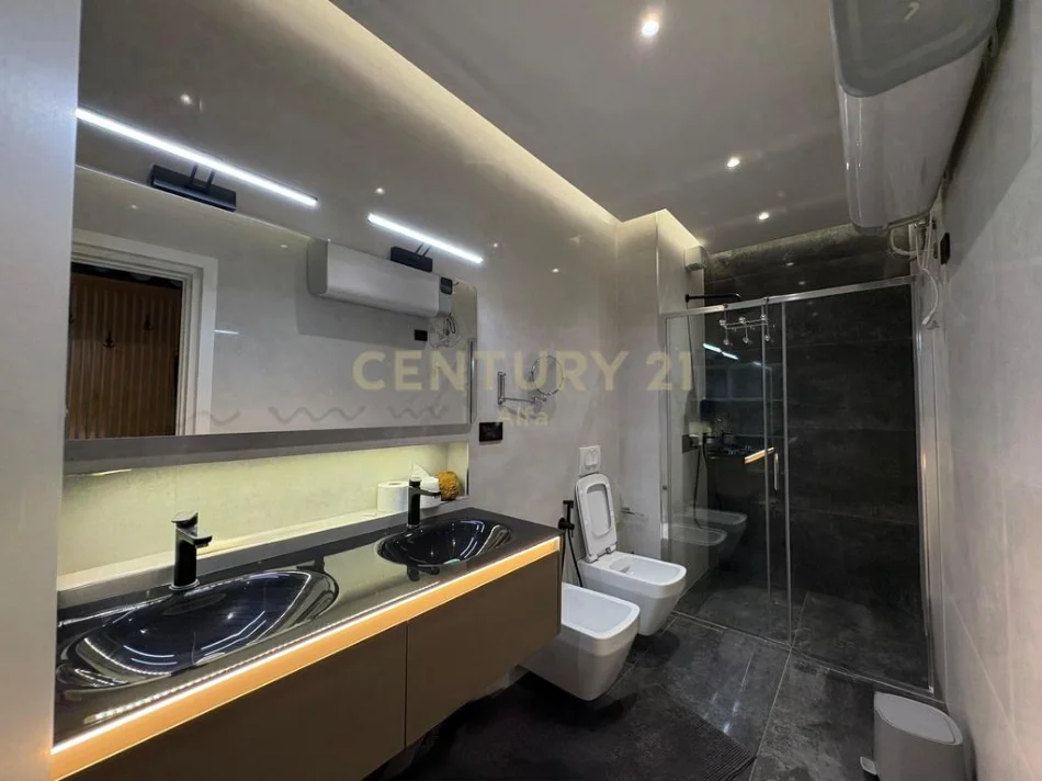 Tirane, jepet me qera apartament 2+1 Kati 4, 110 m² 1.200 € (Shallvaret)