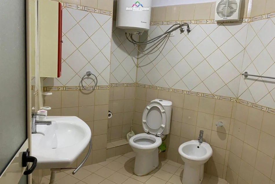 Tirane, jepet me qera apartament 1+1 Kati 3, 70 m² 370 € (Rruga Muhamet Deliu)