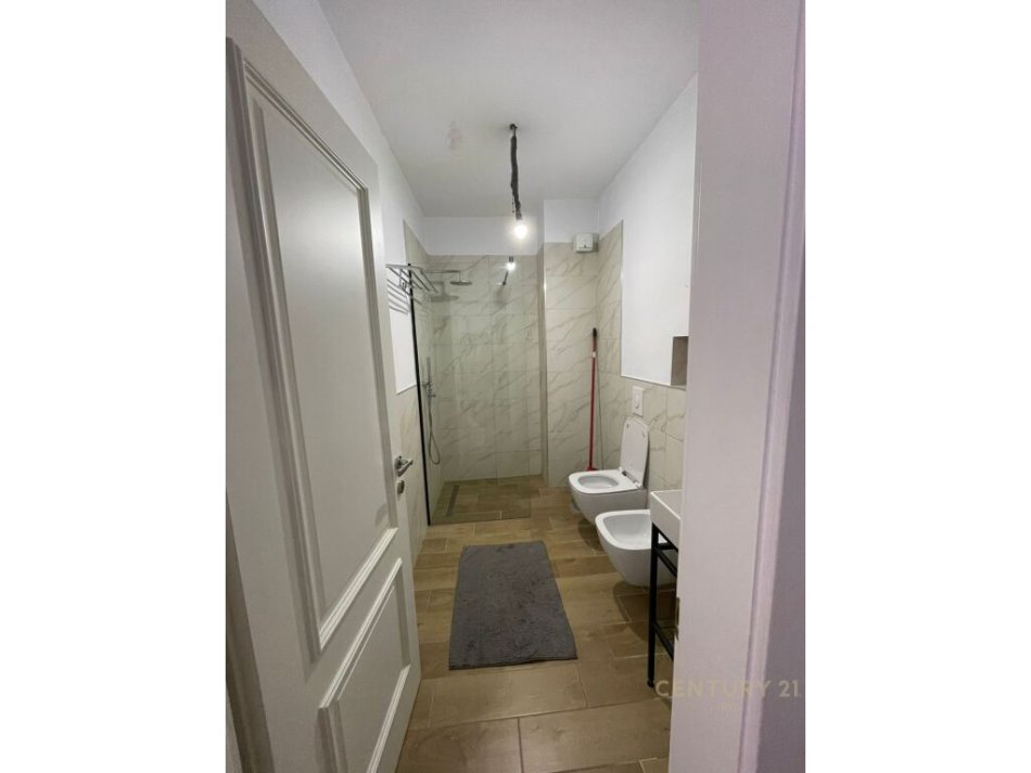 Tirane, jepet me qera apartament 2+1 Kati 7, 79 m² 650 € (astir)