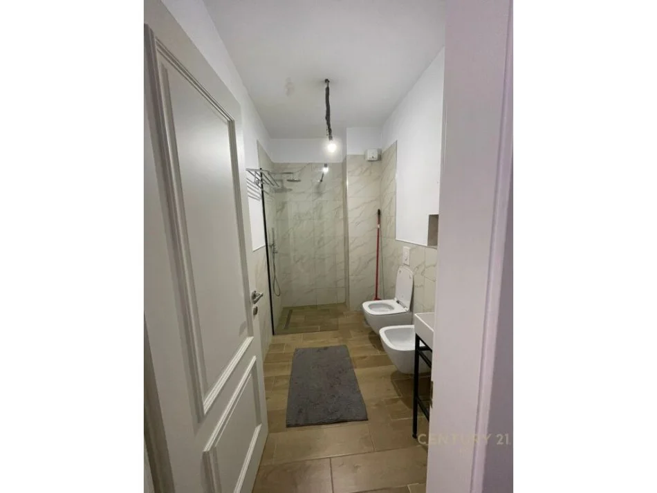Tirane, jepet me qera apartament 2+1 Kati 7, 79 m² 650 € (astir)