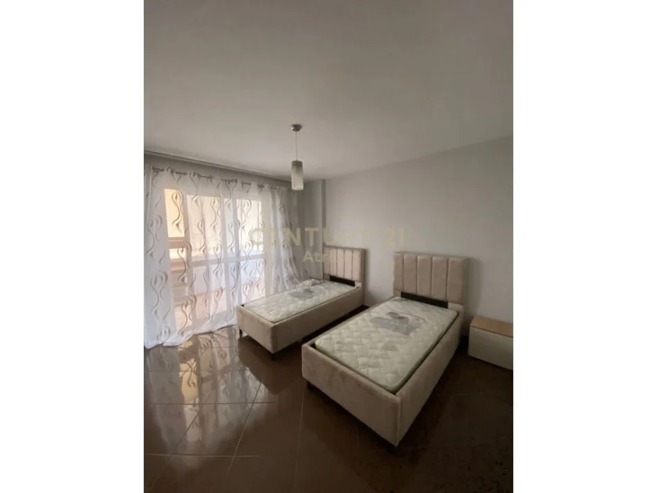 Tirane, jepet me qera apartament 2+1 Kati 2, 82 m² 700 € 
