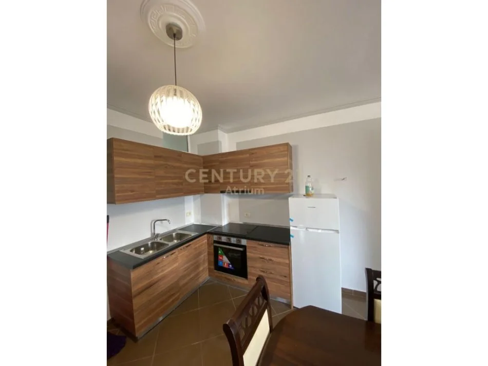 Tirane, jepet me qera apartament 2+1 Kati 6, 102 m² 650 € 