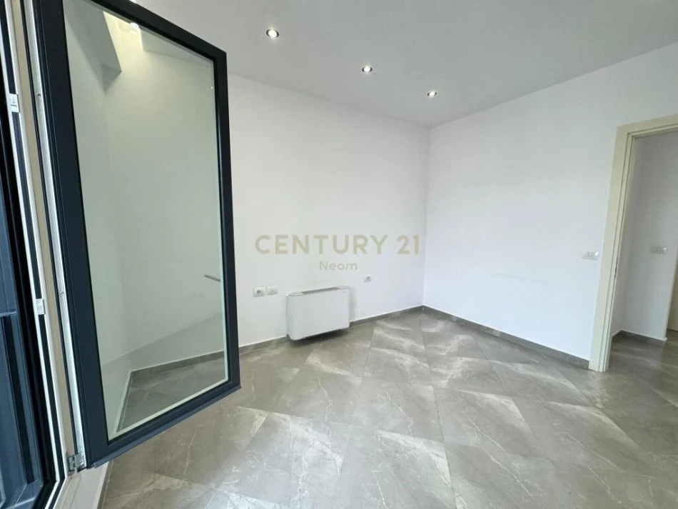 Tirane, jepet me qera apartament 2+1 , 143 m² 1.600 € (rruga e kosovarve)