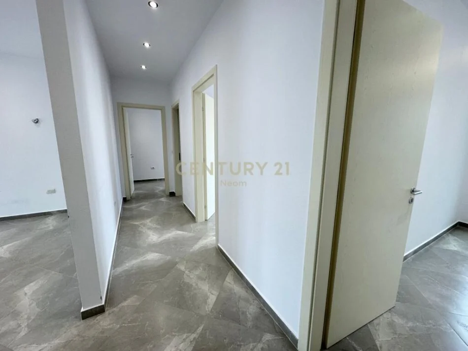 Tirane, jepet me qera apartament 2+1 , 143 m² 1.600 € (rruga e kosovarve)